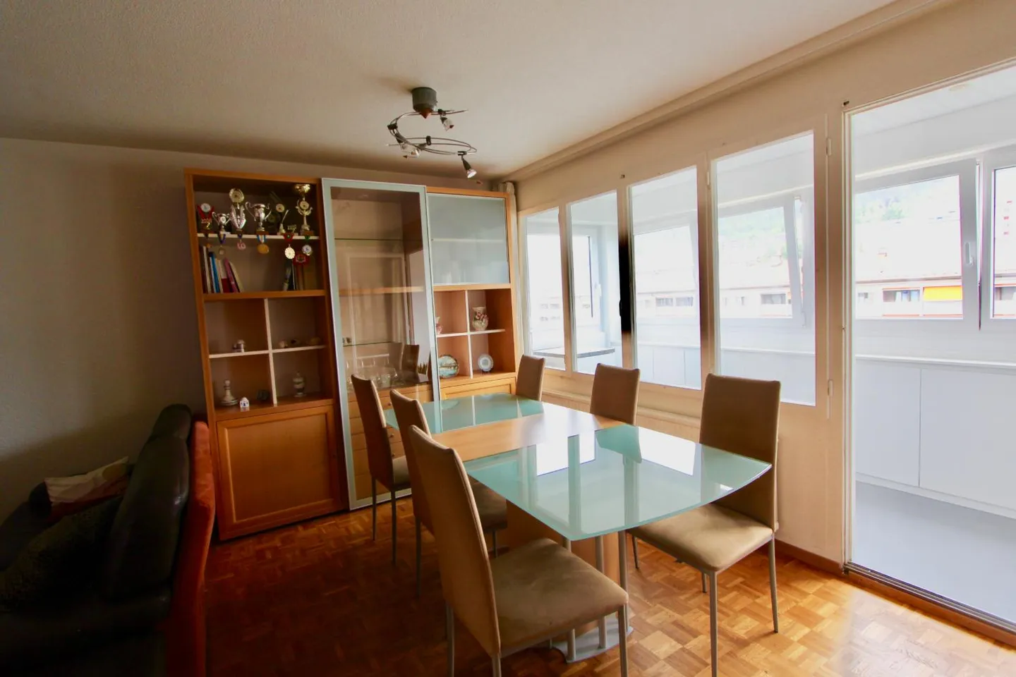 Appartement rénové avec véranda - Photo 5 sur 11
