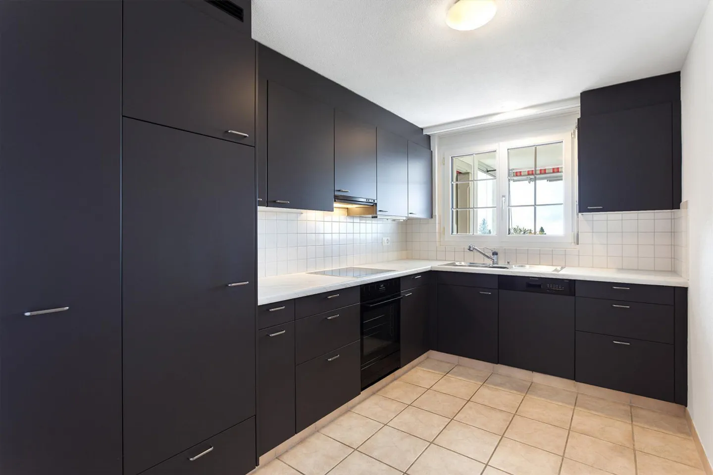 Beautiful, spacious and bright 4.5 room apartment with a wide view - Photo 6 of 30