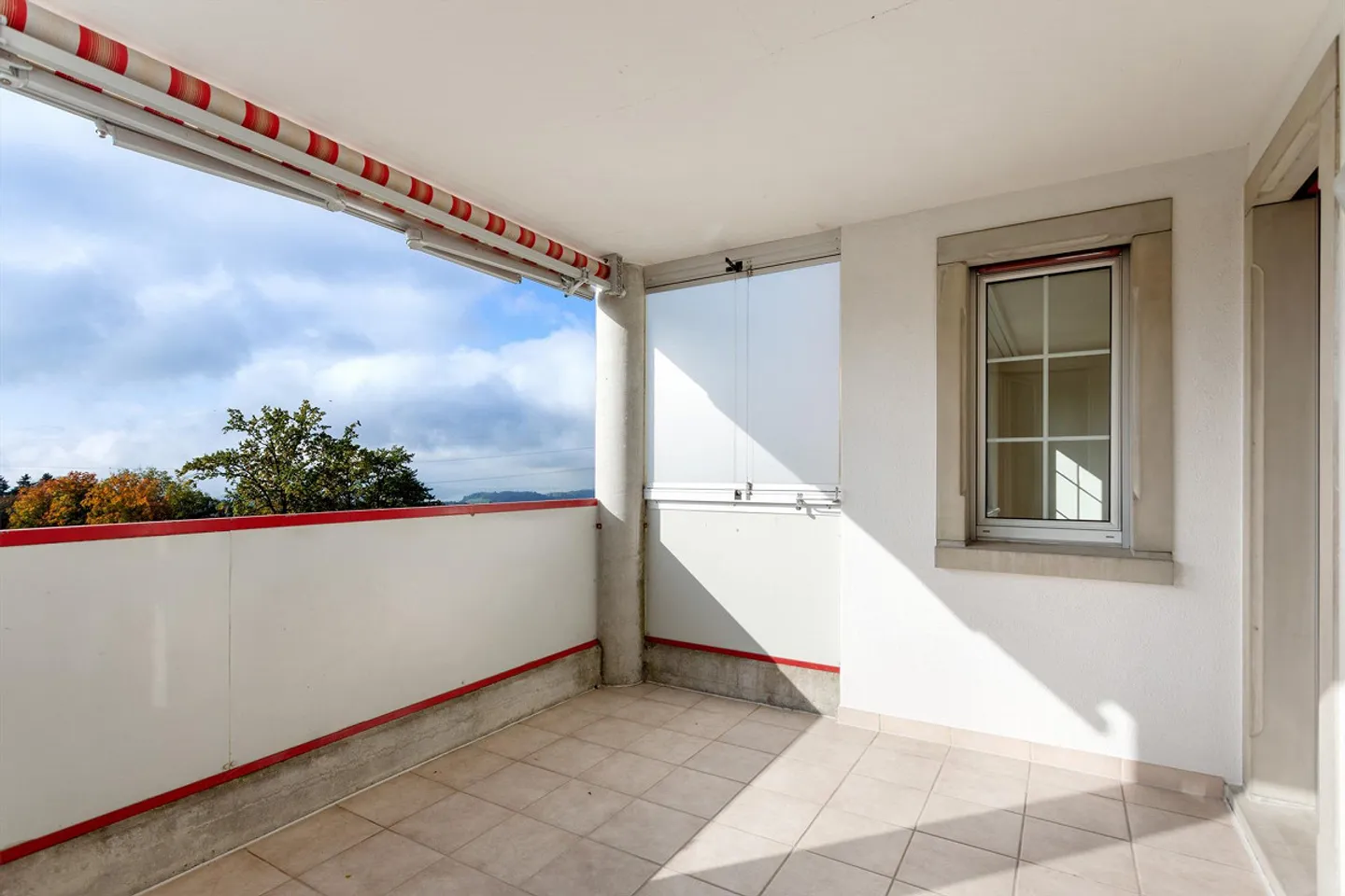 Beautiful, spacious and bright 4.5 room apartment with a wide view - Photo 13 of 30