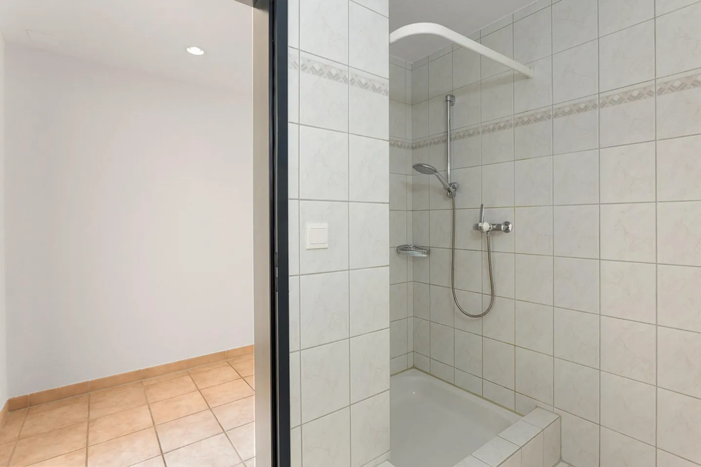 Beautiful, spacious and bright 4.5 room apartment with a wide view - Photo 16 of 30