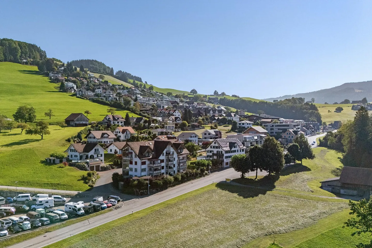 Beautiful, spacious and bright 4.5 room apartment with a wide view - Photo 23 of 30