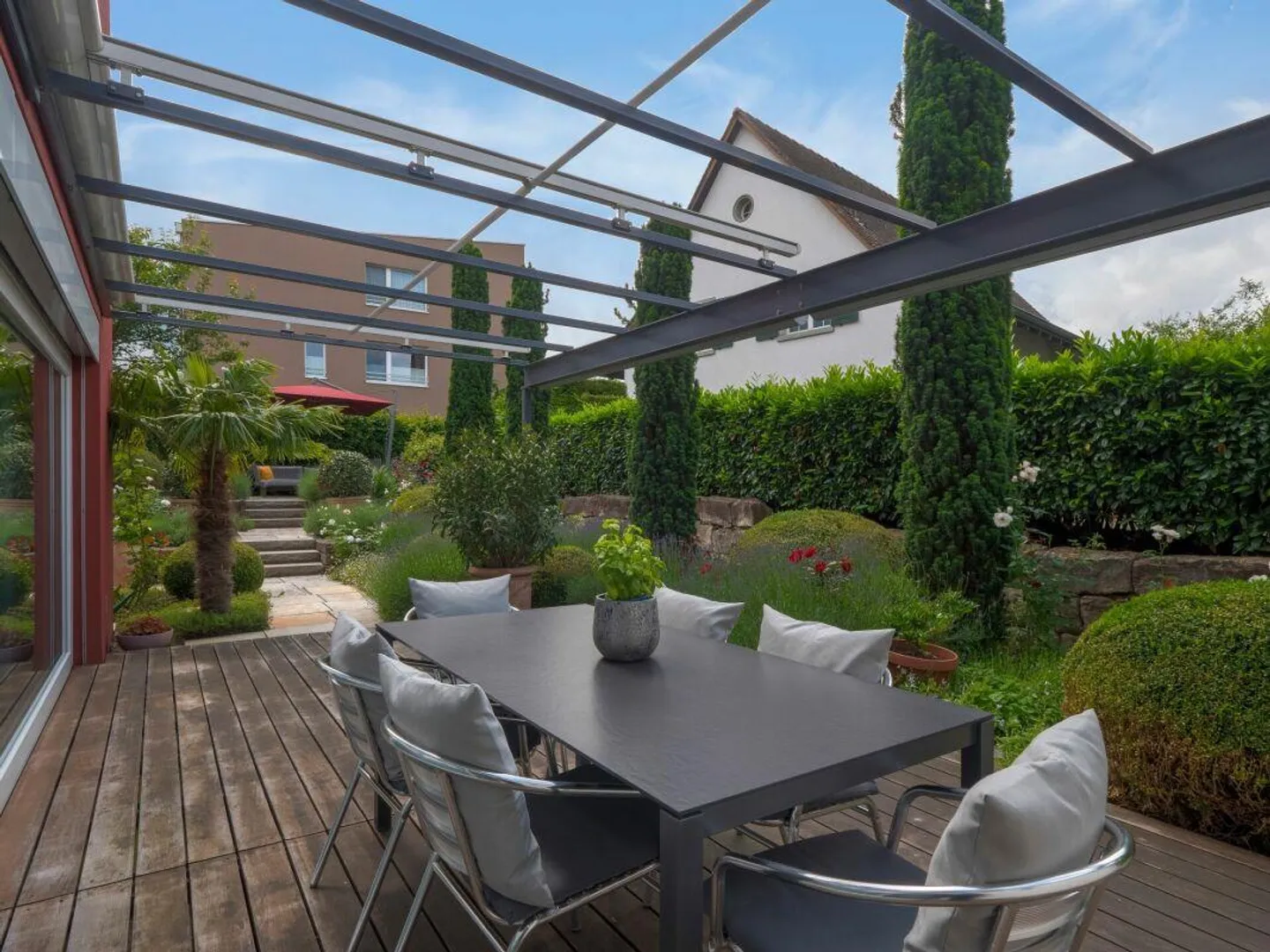Gioiello del giardino con appartamento duplex 4.5 Z' e molta privacy - Foto 1 di 13