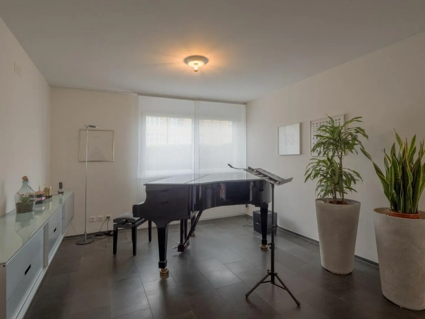 Gioiello del giardino con appartamento duplex 4.5 Z' e molta privacy - Foto 2 di 13