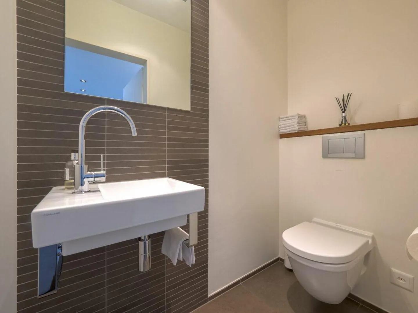 Gioiello del giardino con appartamento duplex 4.5 Z' e molta privacy - Foto 5 di 13