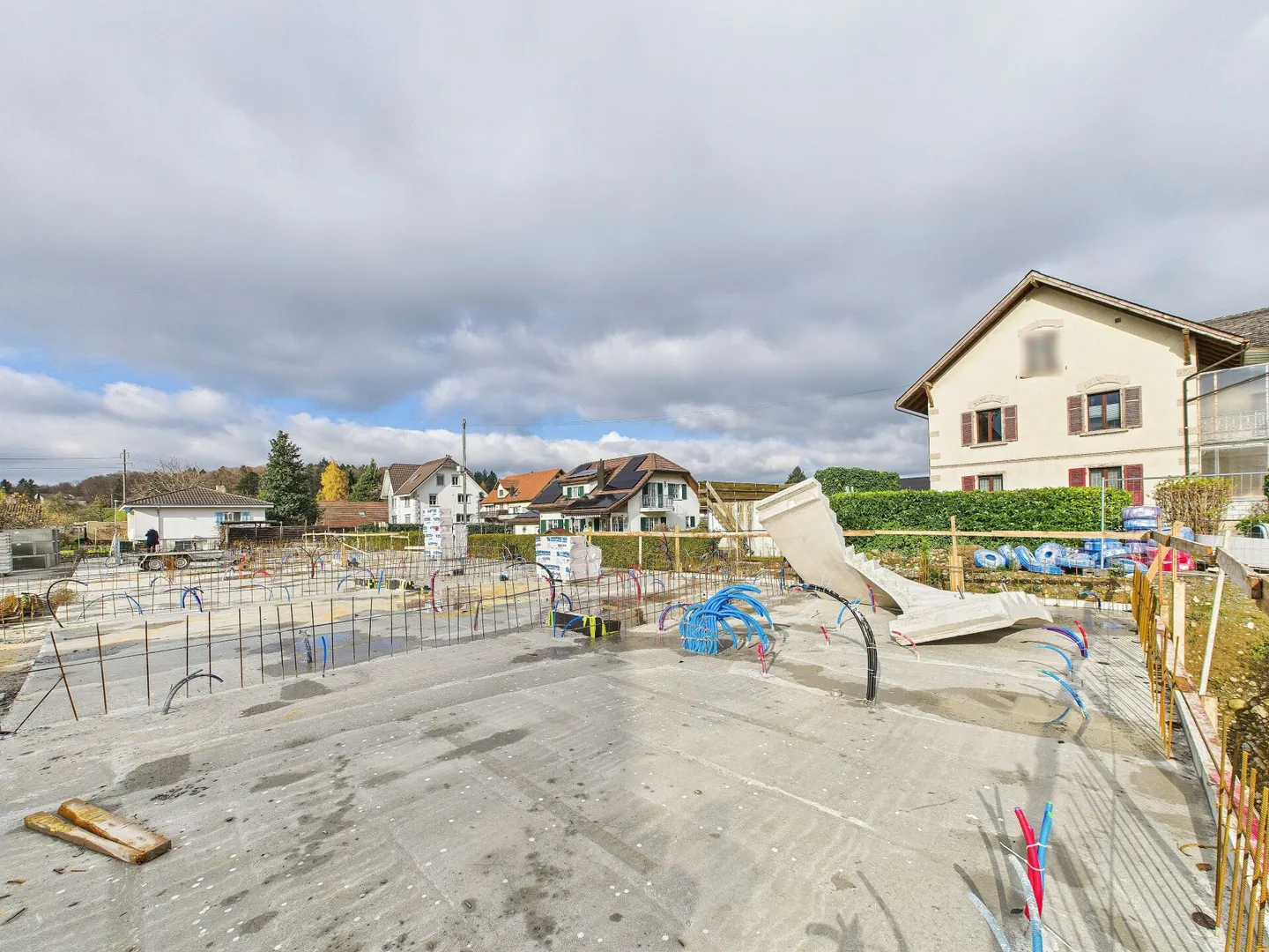 Esperienza abitativa esclusiva: Maisonette di 5,5 stanze pronta da abitare con giardino, terrazza e 2 balconi - Foto 12 di 14