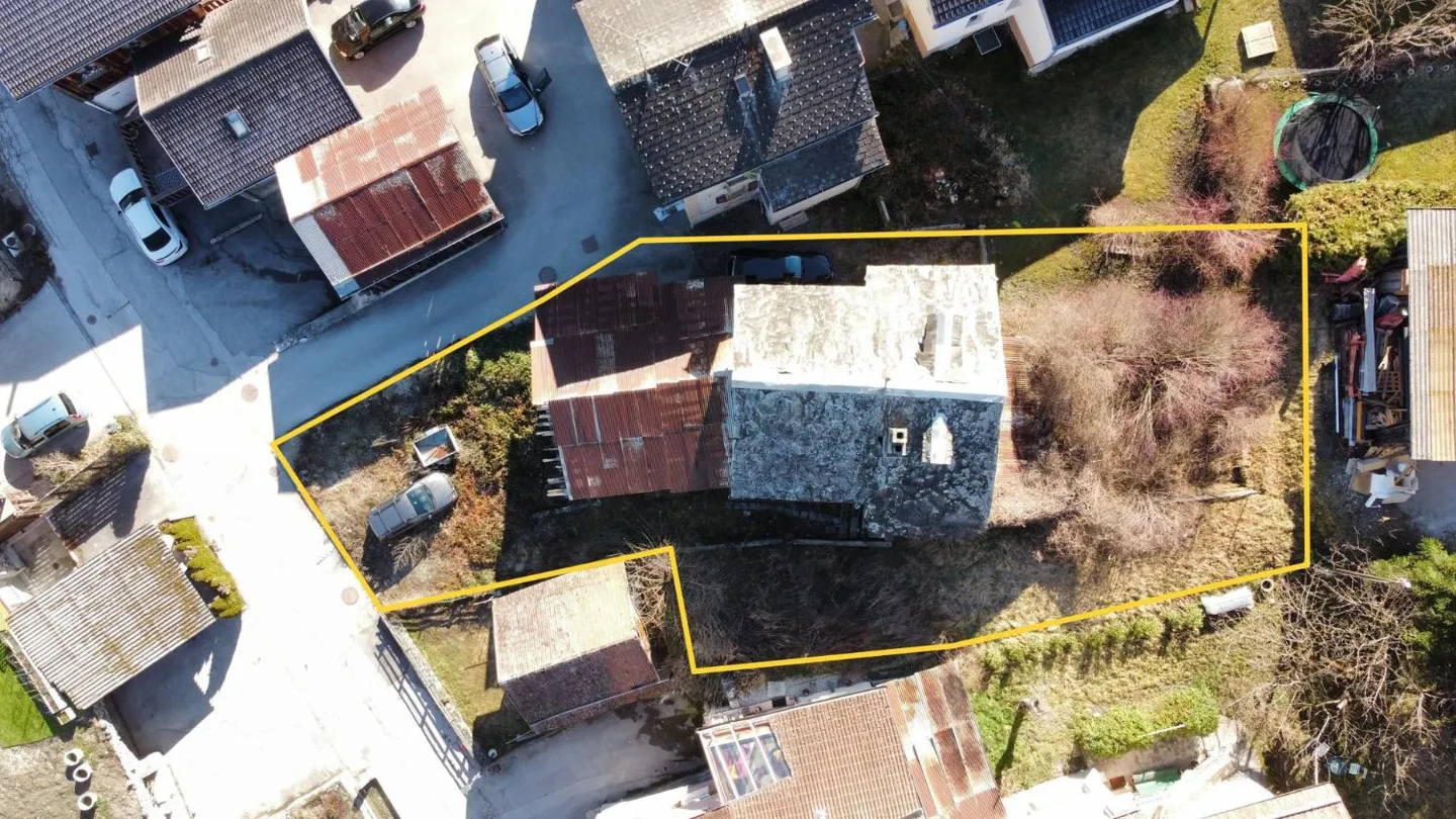 Property in the village with development potential! - Photo 1 of 4