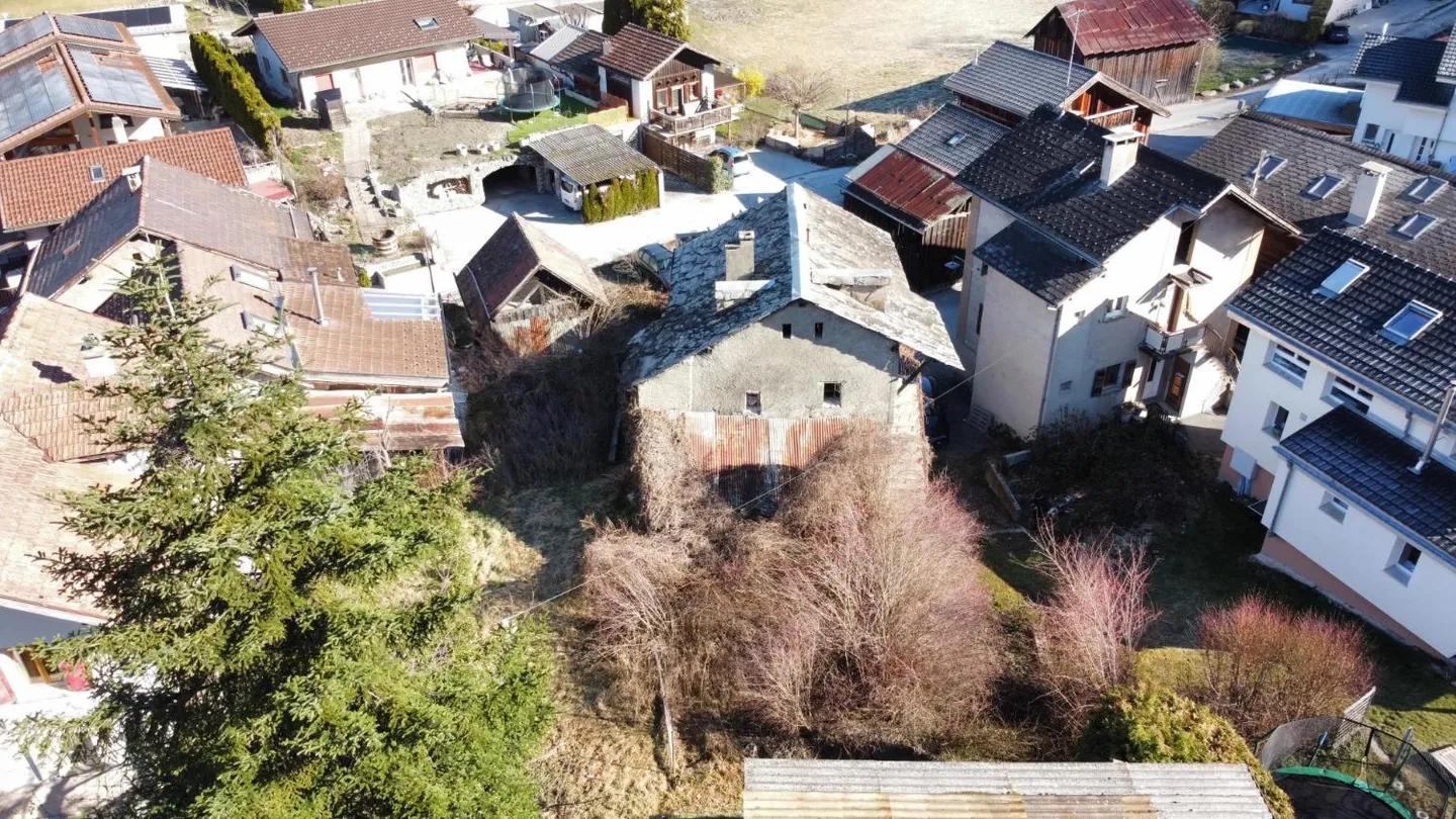 Property in the village with development potential! - Photo 2 of 4