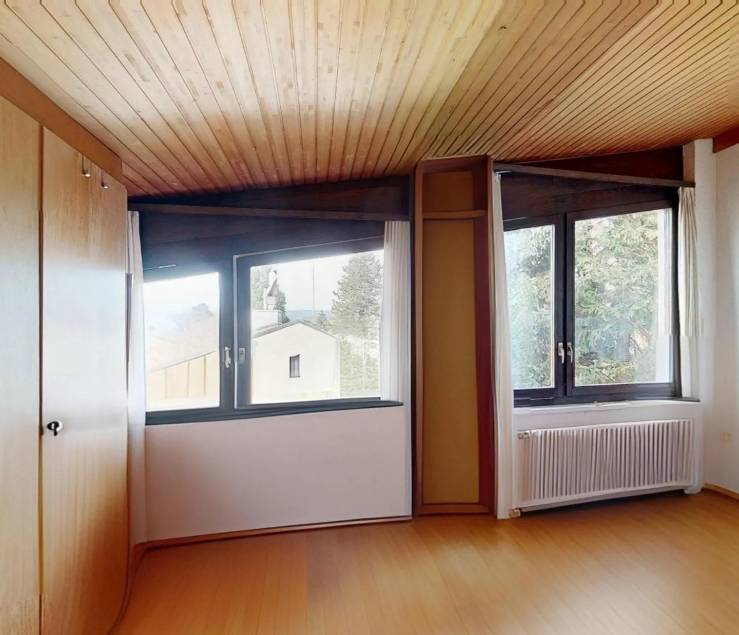 6.5-Room Single-Family House with Panoramic View and Garden Paradise - Photo 12 of 17