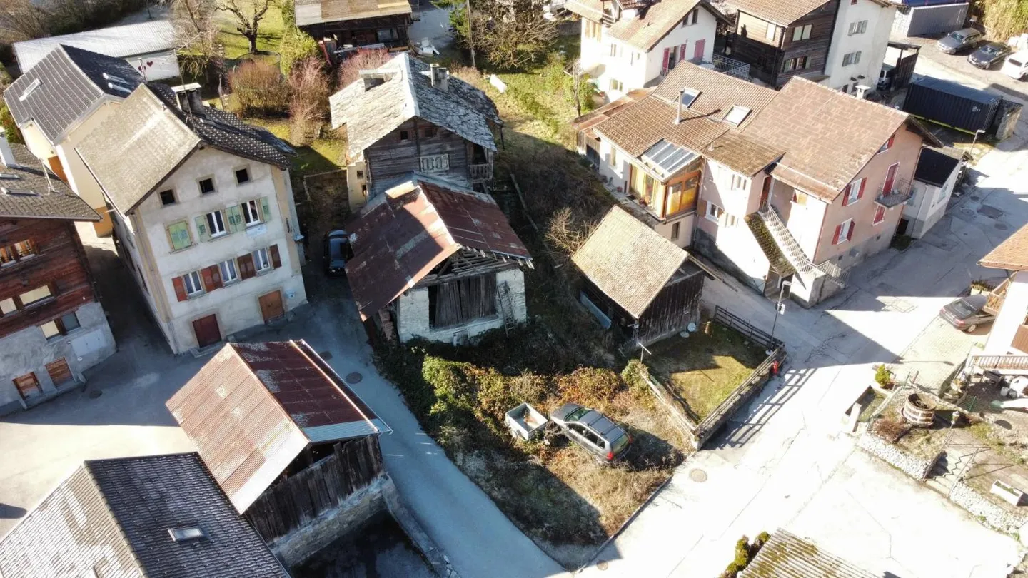 Property in the village with development potential! - Photo 3 of 4