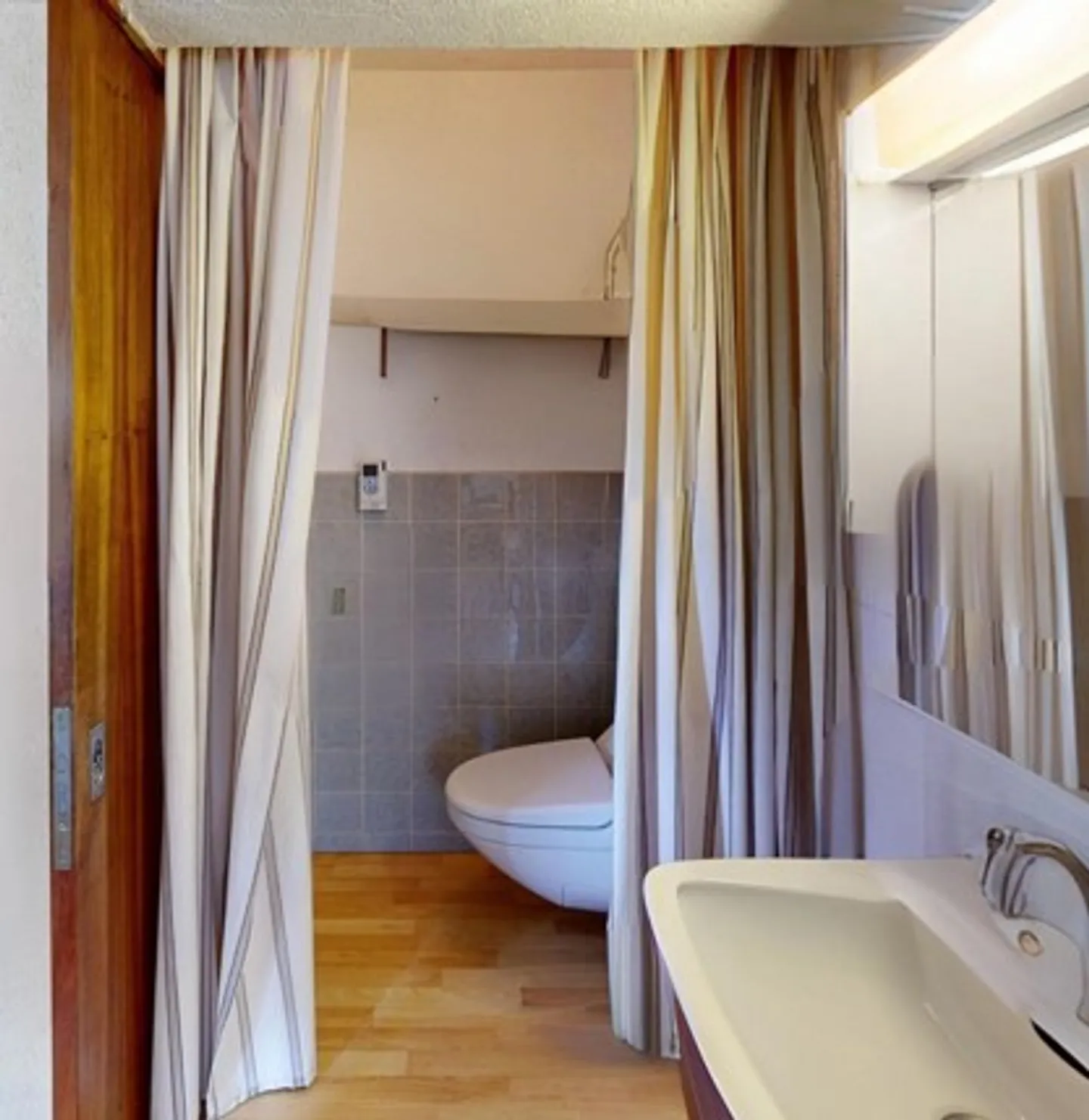 6.5-Room Single-Family House with Panoramic View and Garden Paradise - Photo 14 of 17