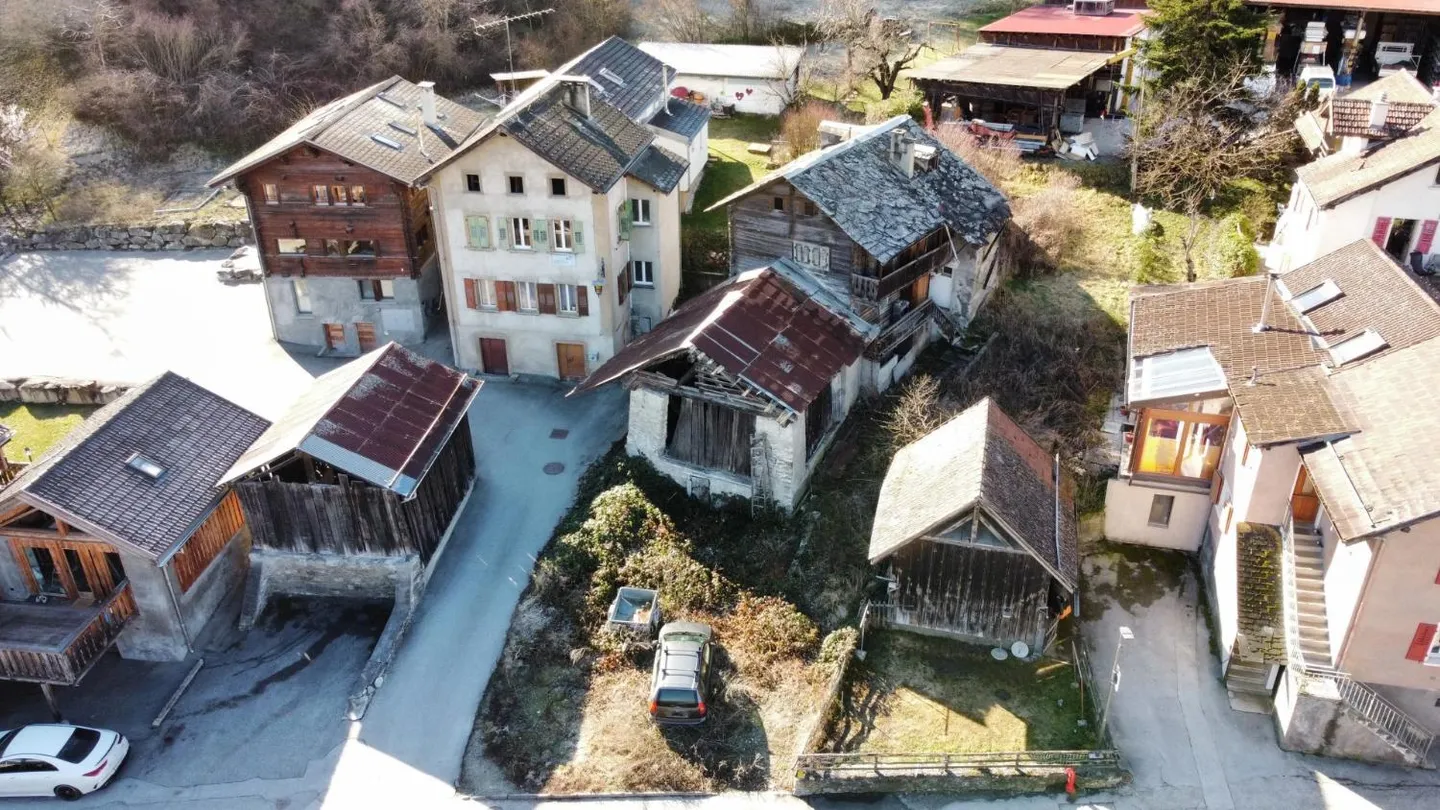 Property in the village with development potential! - Photo 4 of 4