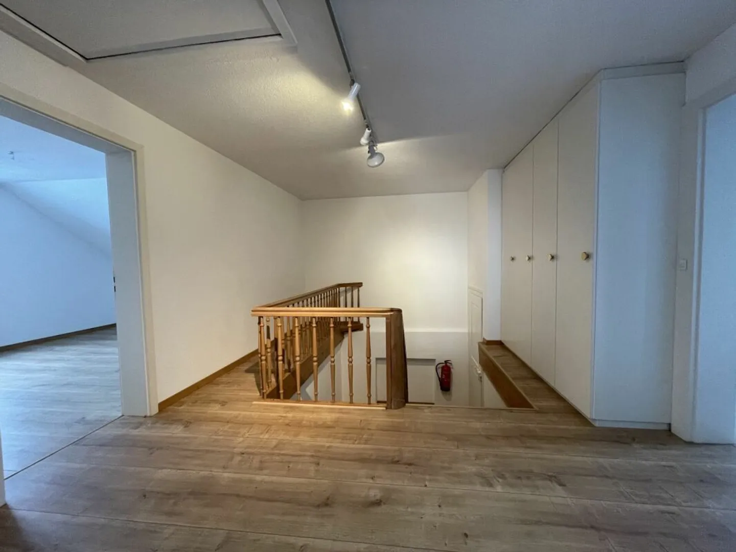 Maison jumelée de 7,5 pièces à louer - Photo 9 sur 13