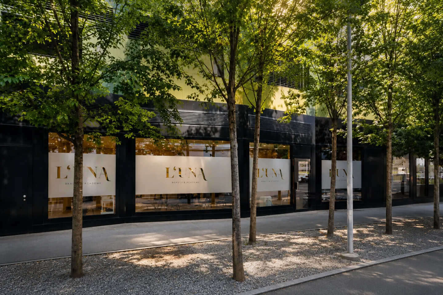 Studio commerciale pronto all'uso con finiture interne di alta qualità - Foto 3 di 8