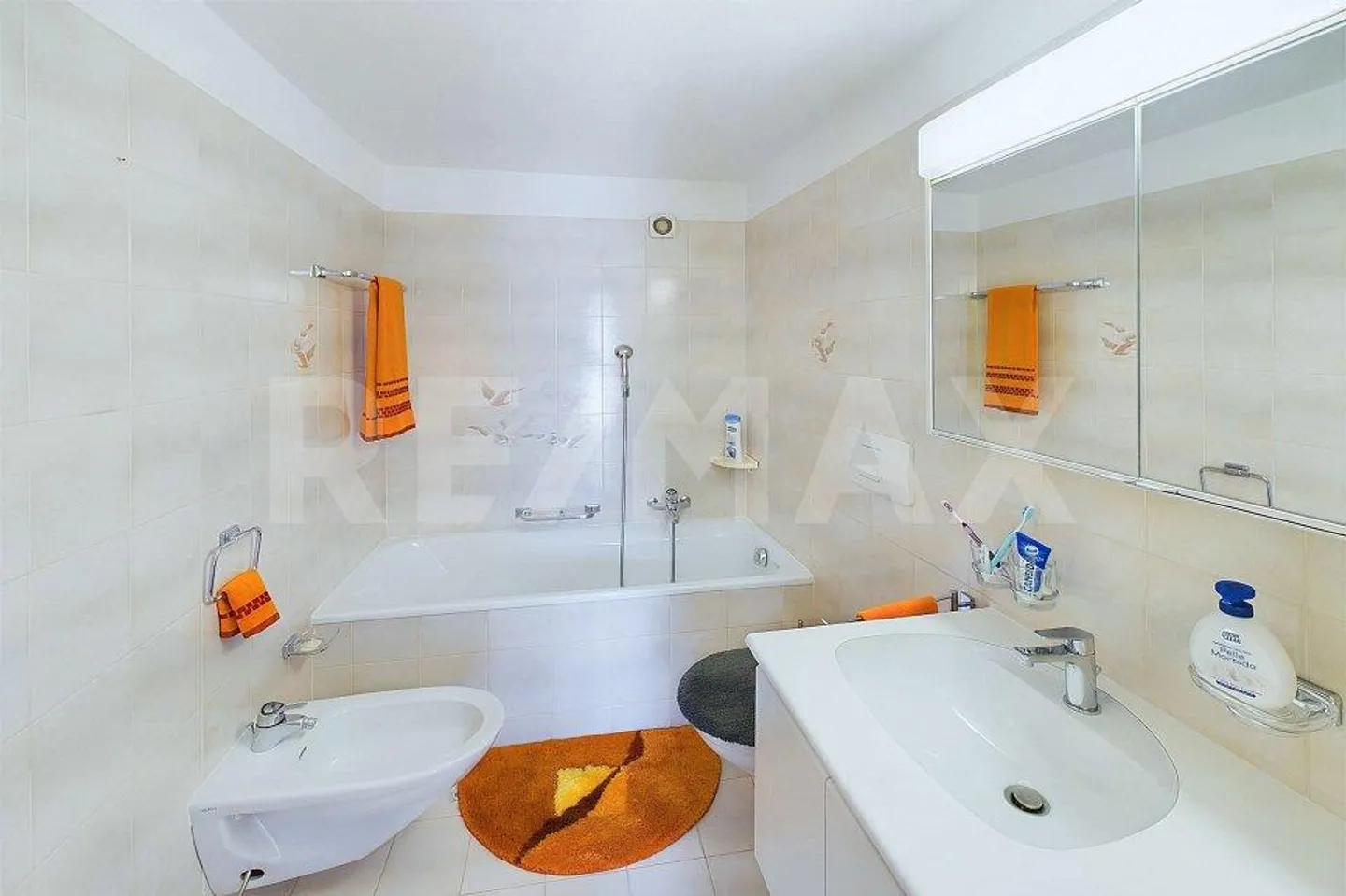 Casa di nucleo spaziosa e confortevole ad Albonago - Foto 8 di 13