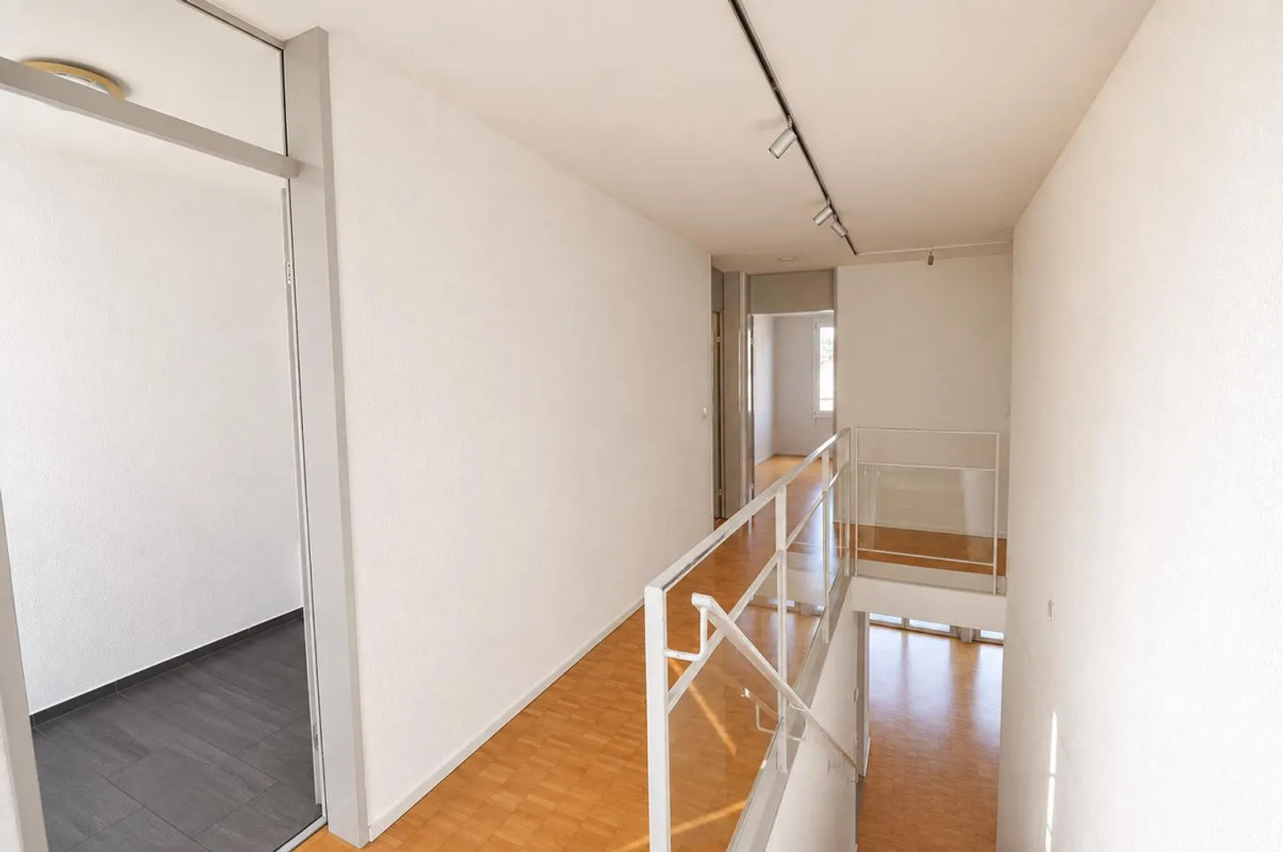 Appartement familial très central et calme avec grand jardin - Photo 8 sur 8