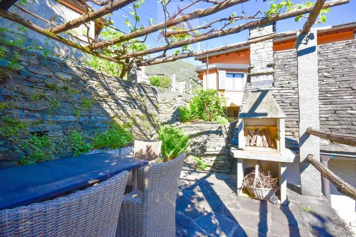 Large Ticino House for Sale - Photo 5 of 9