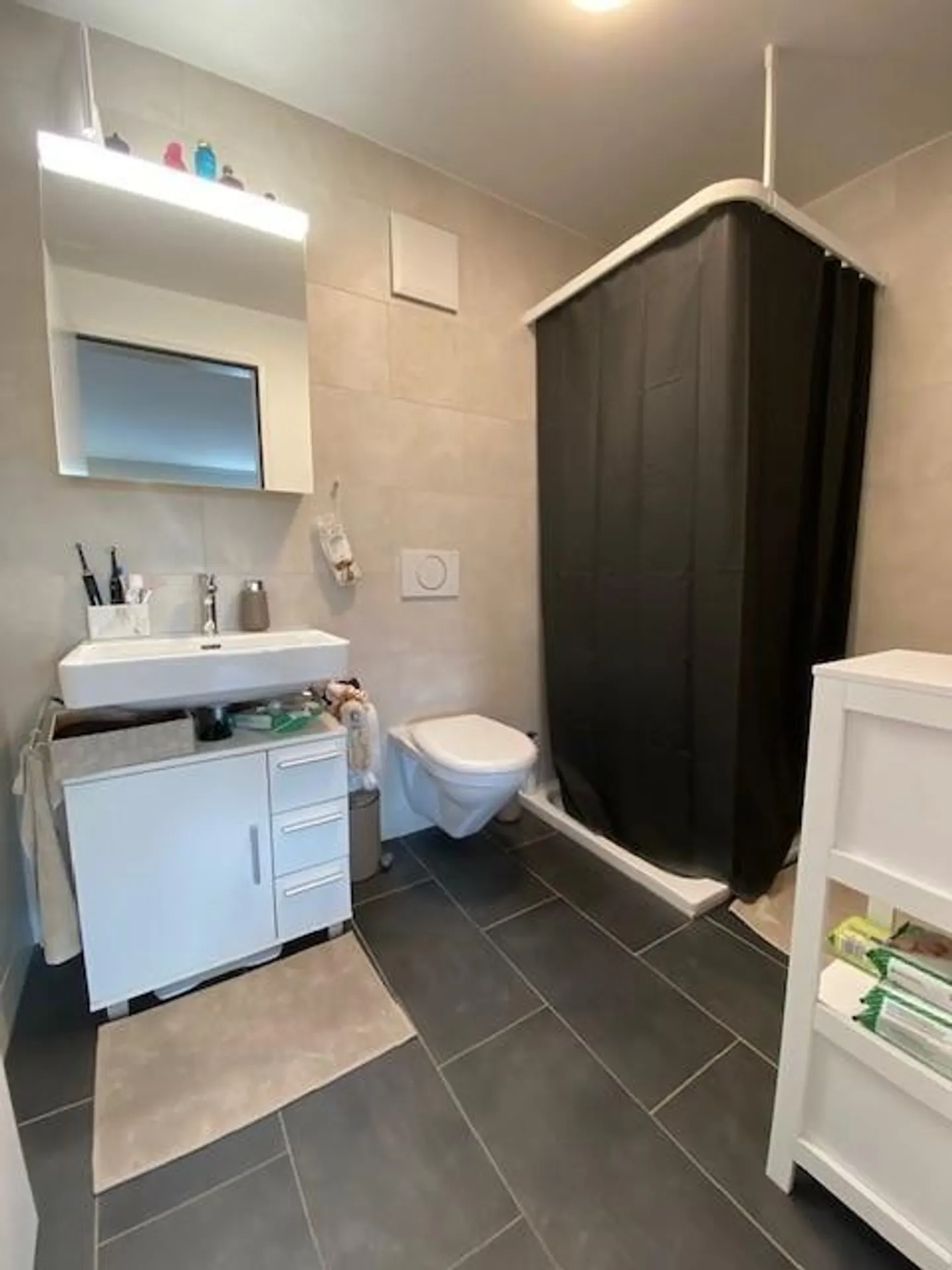 Modern penthouse apartment near city center - Photo 7 of 9