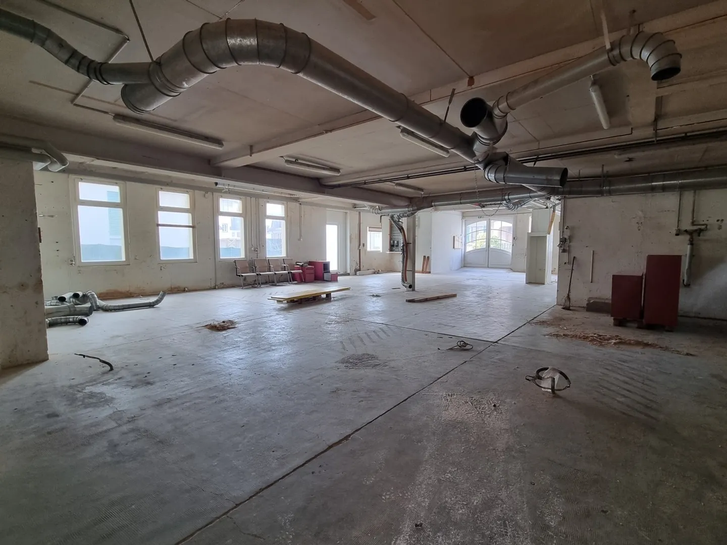 Casa con appartamento e grande laboratorio - Foto 6 di 12