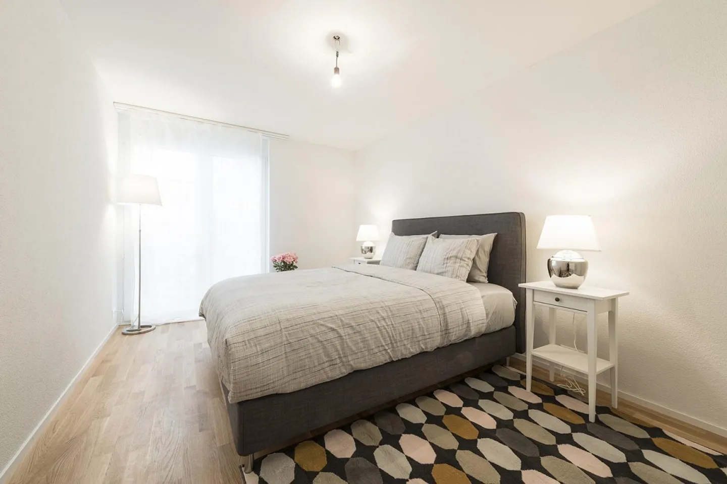 Modern penthouse apartment near city center - Photo 3 of 9