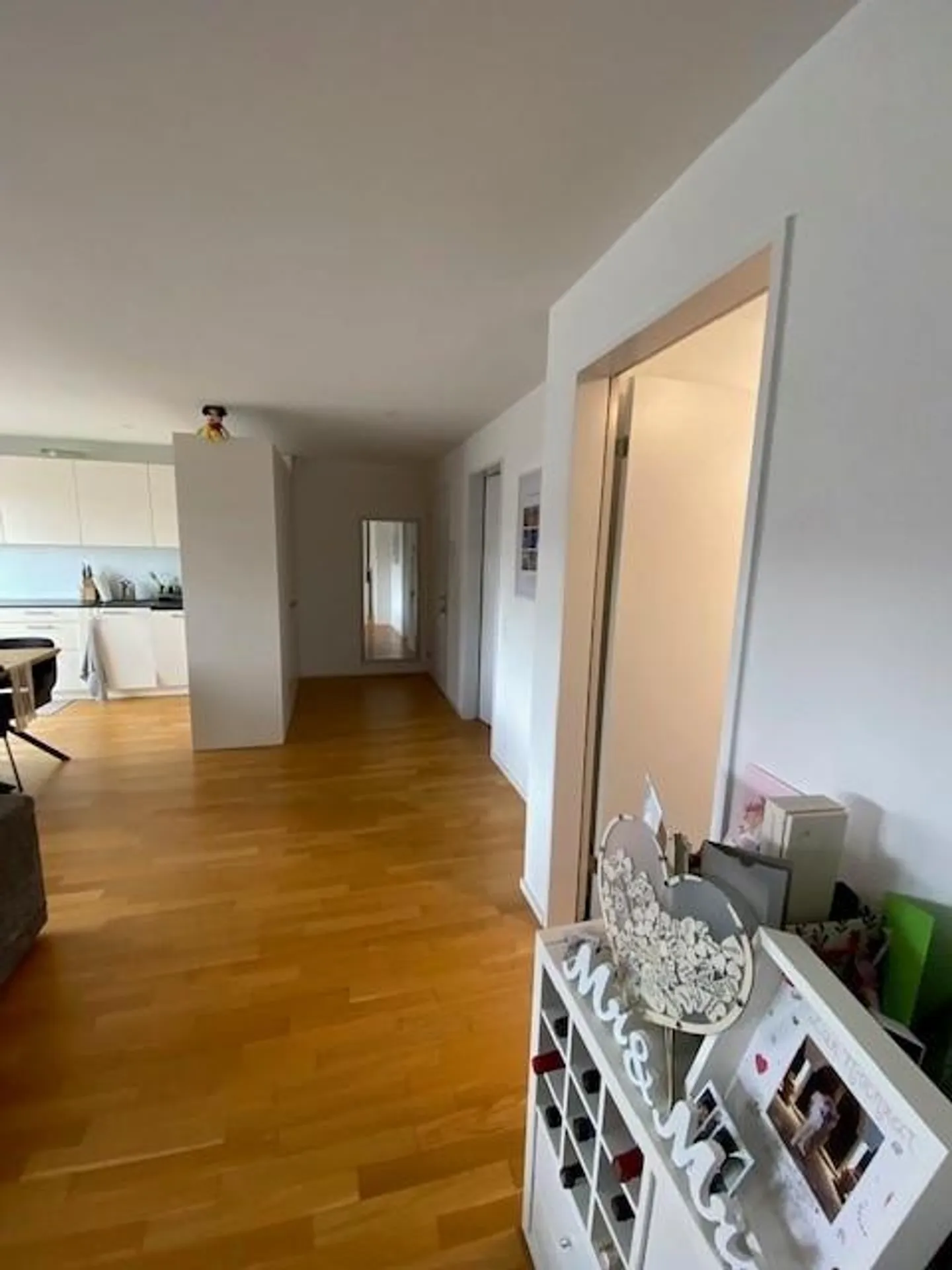 Modern penthouse apartment near city center - Photo 4 of 9