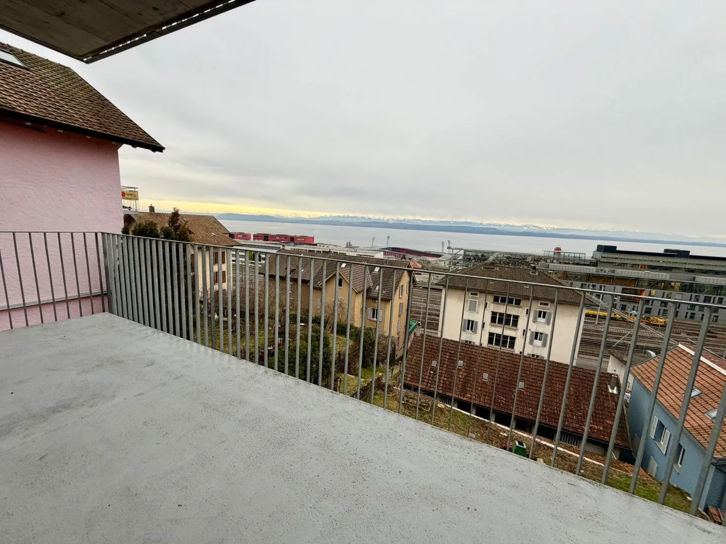 Bel Appartement avec Vue sur le Lac - Photo 1 sur 4