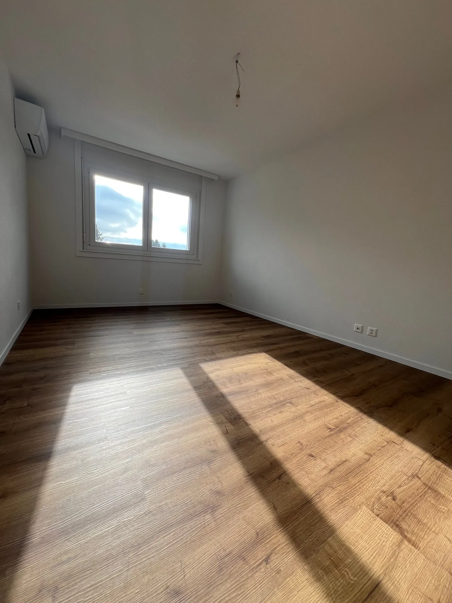 Zu vermieten – Wunderschöne 2.5-Zimmer-Wohnung komplett renoviert in Romont - Foto 4 di 6
