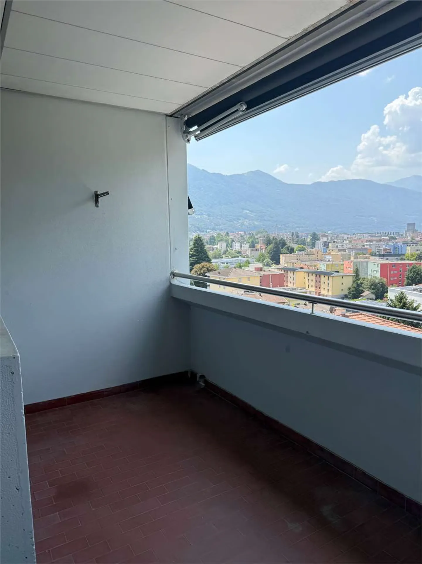 Appartamento spazioso e luminoso - Foto 2 di 9