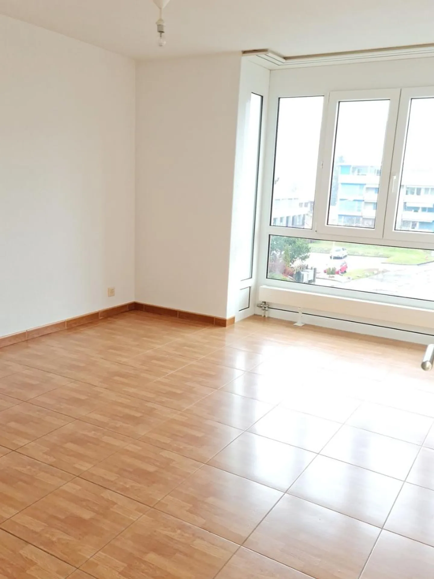 Appartement 2,5 pièces rénové avec ascenseur - À deux pas du village - Photo 10 sur 13