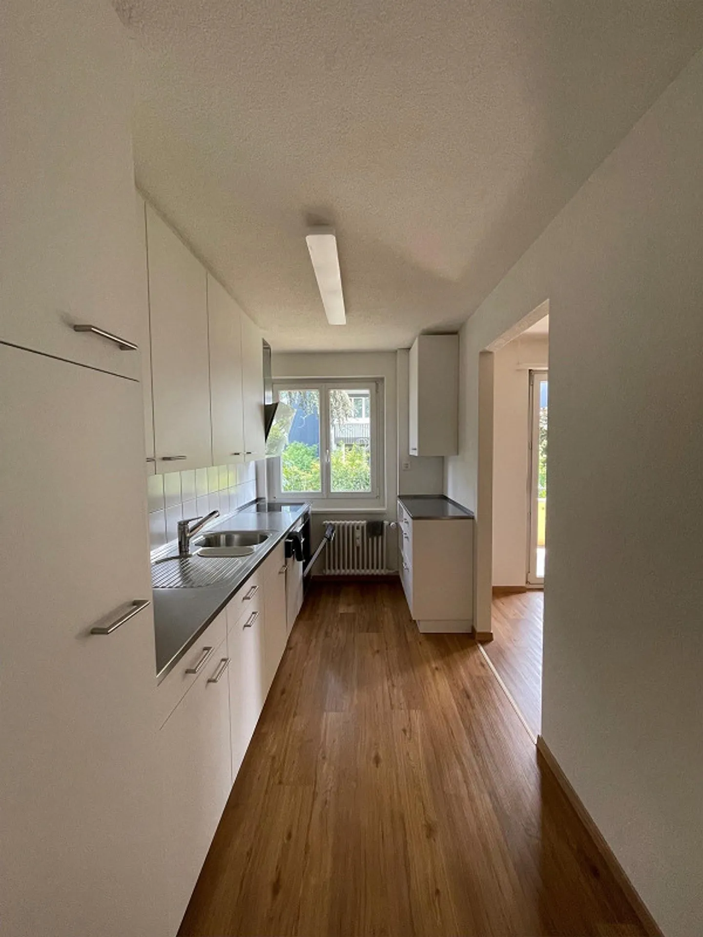 Modern apartment in a quiet neighborhood - Photo 7 of 11