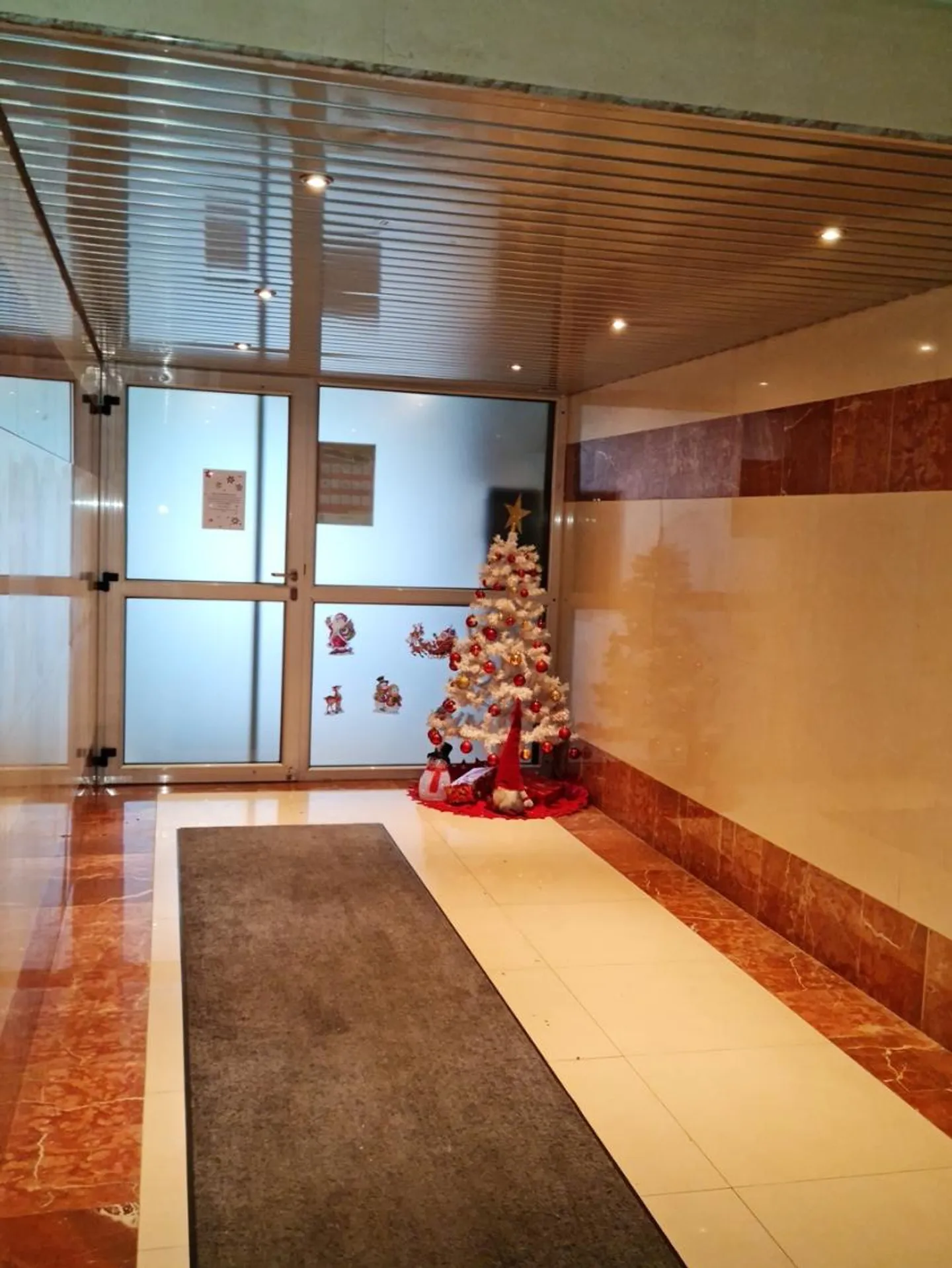 Appartement 2,5 pièces rénové avec ascenseur - À deux pas du village - Photo 6 sur 13