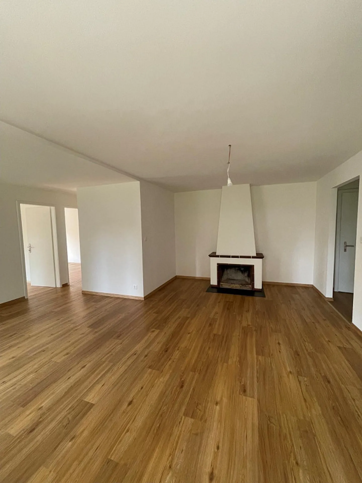 Modern apartment in a quiet neighborhood - Photo 2 of 11