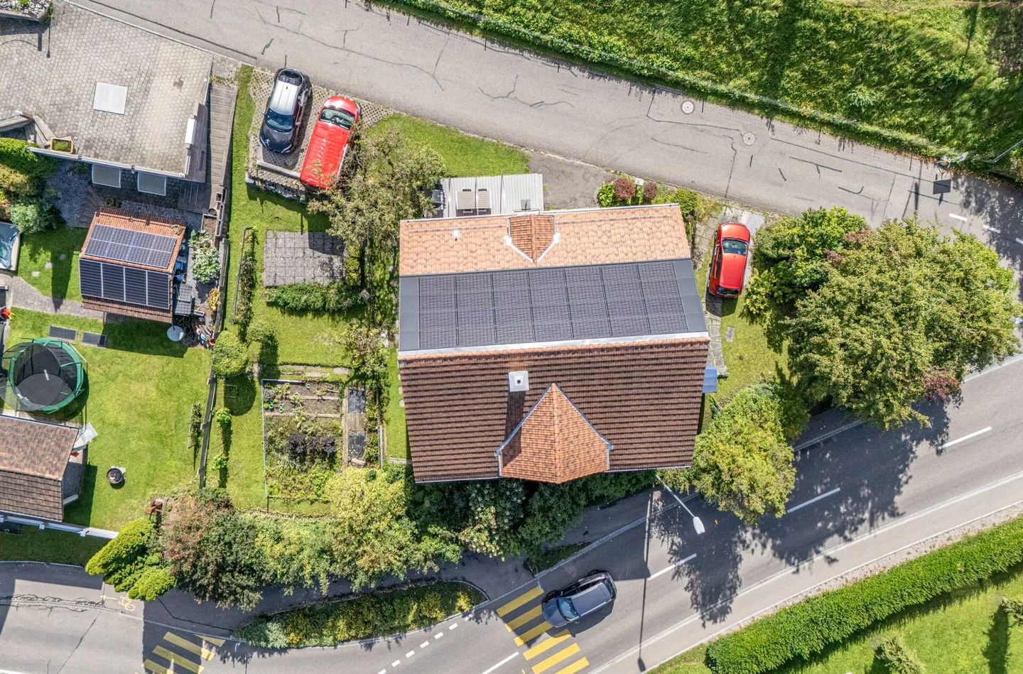 Historic Gem: 7-Room Detached House with Versatile Space - Photo 5 of 41