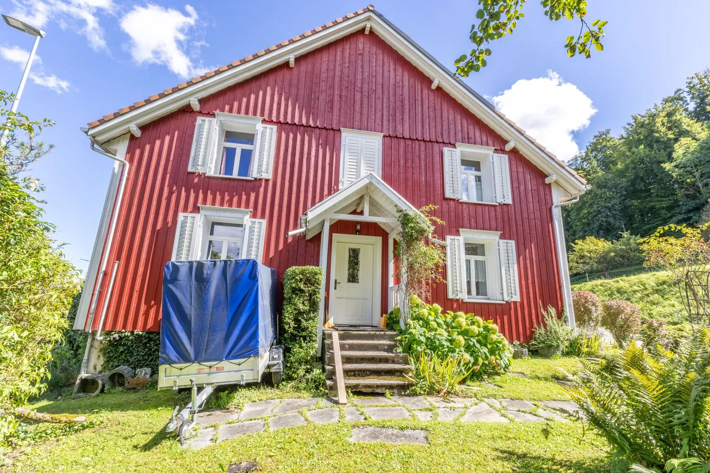 Historic Gem: 7-Room Detached House with Versatile Space - Photo 6 of 41