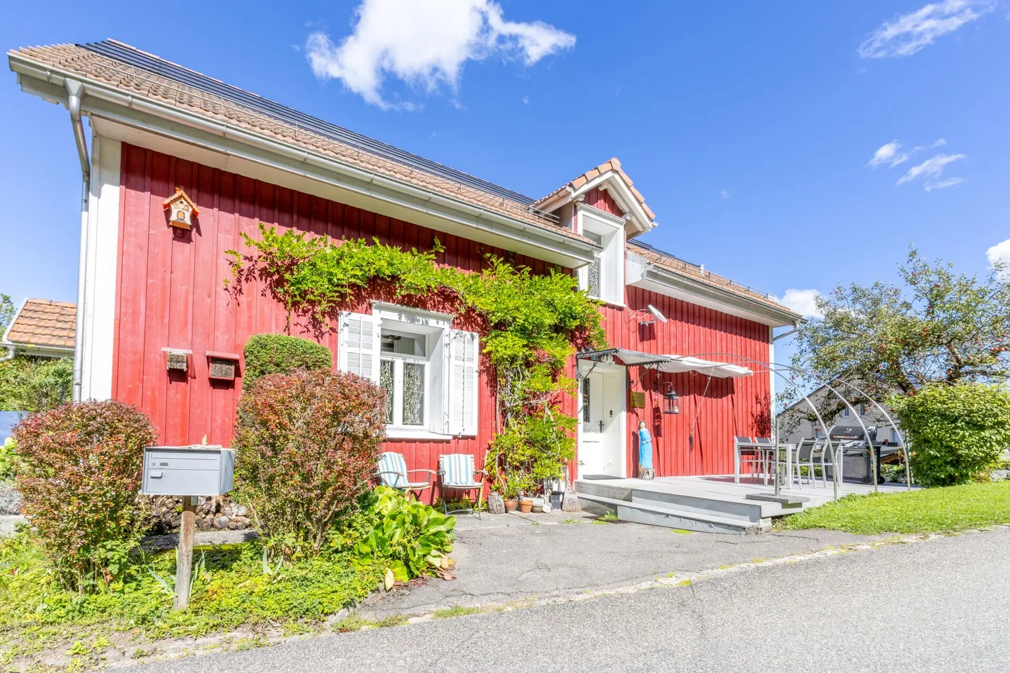 Historic Gem: 7-Room Detached House with Versatile Space - Photo 7 of 41