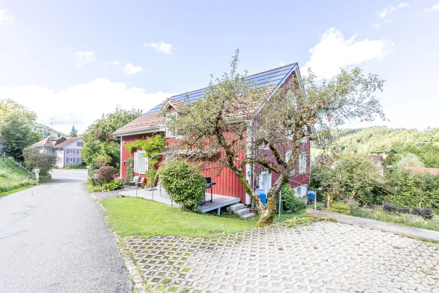 Historic Gem: 7-Room Detached House with Versatile Space - Photo 8 of 41