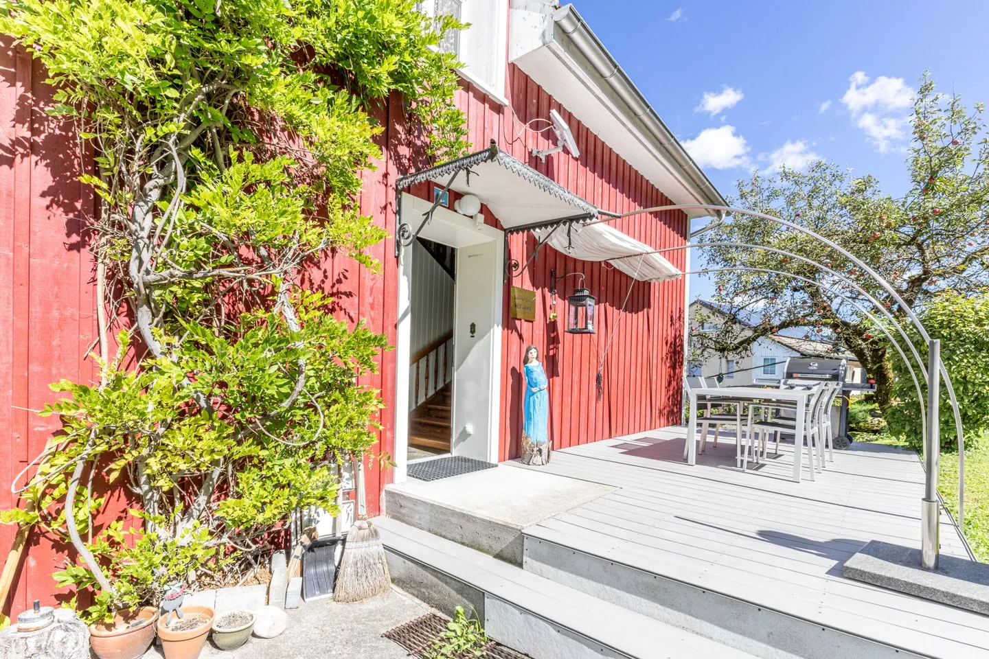 Historic Gem: 7-Room Detached House with Versatile Space - Photo 9 of 41