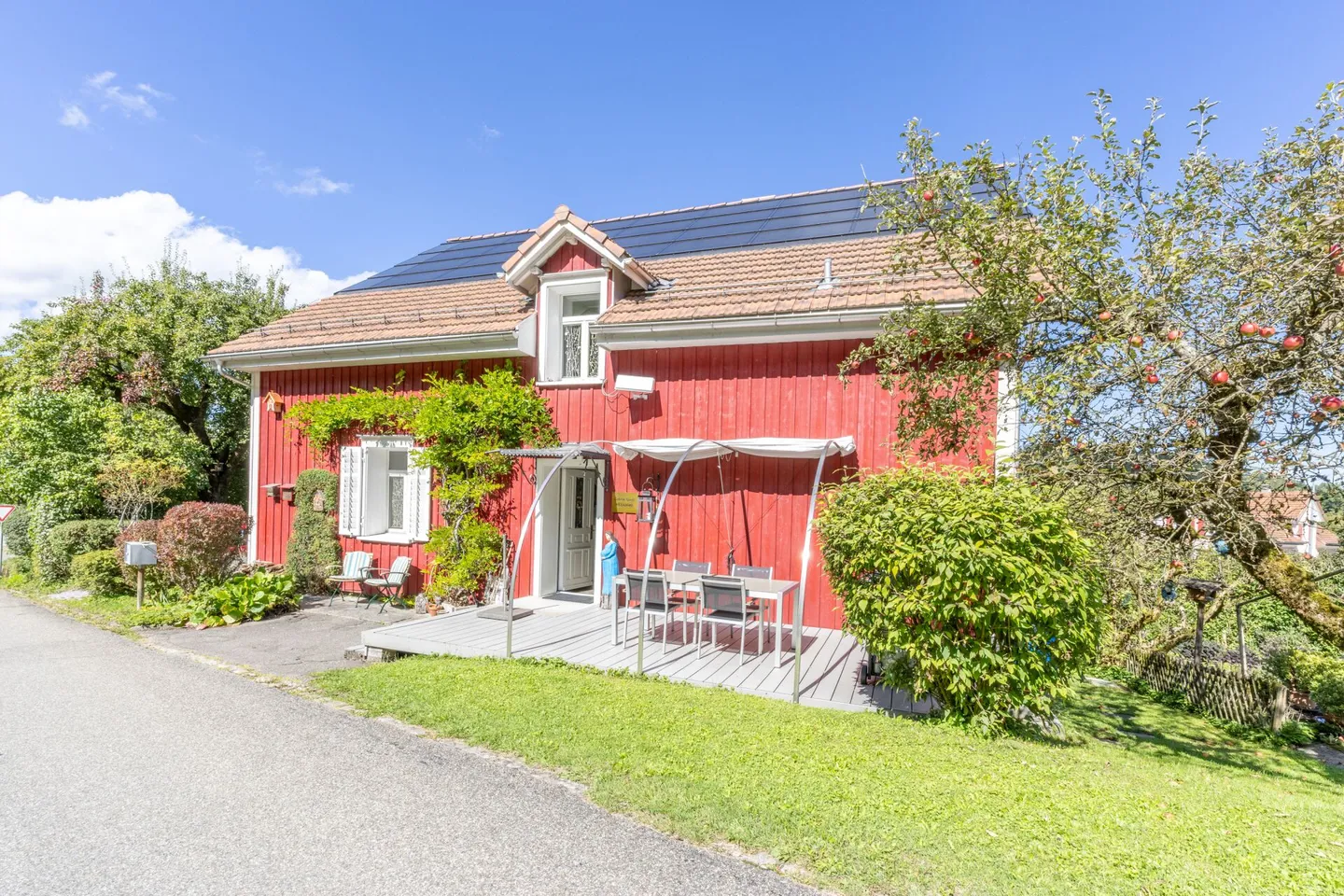 Historic Gem: 7-Room Detached House with Versatile Space - Photo 10 of 41