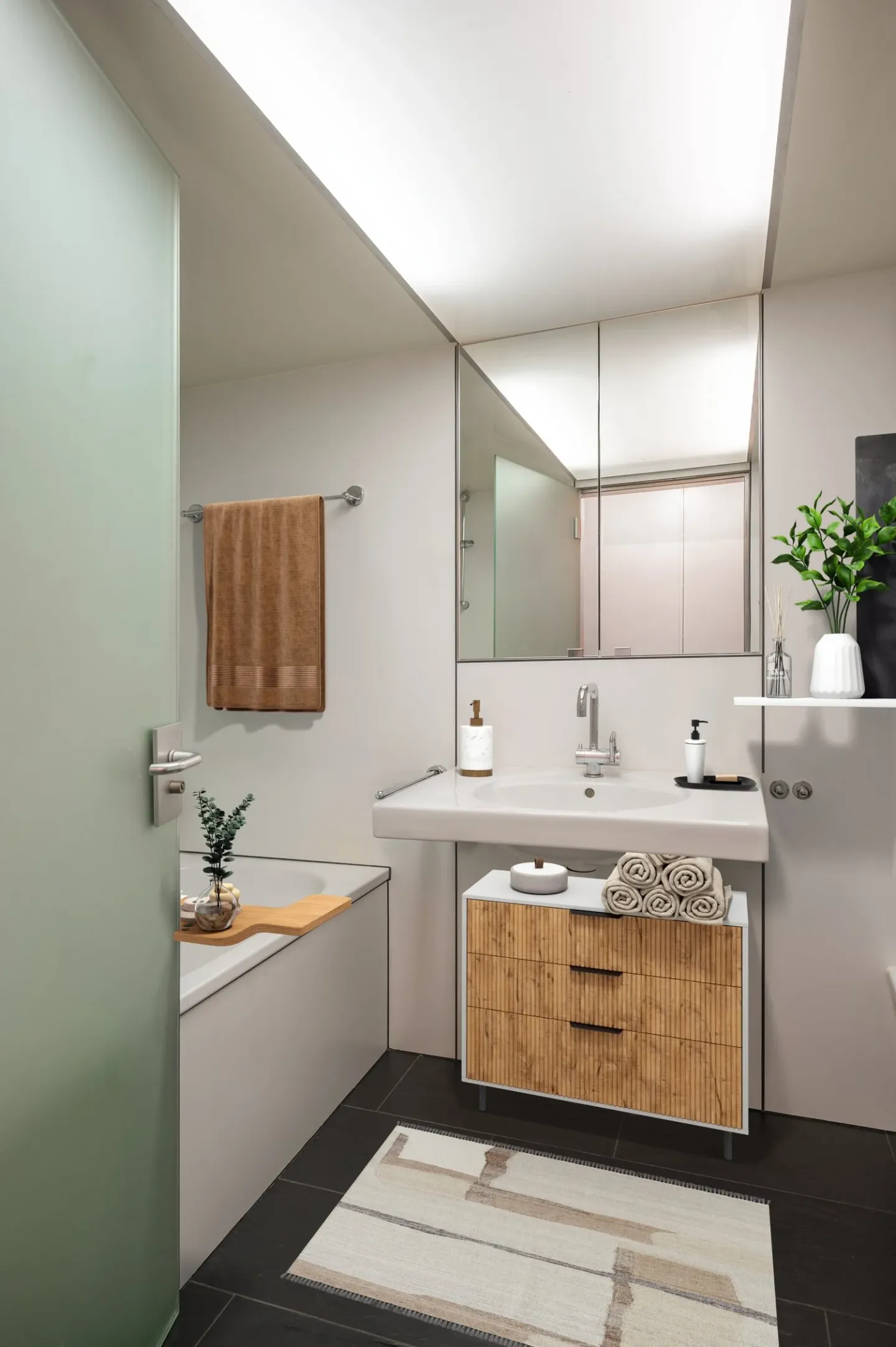 Exklusiver Loft-Traum im Walzmühle-Areal: 3.1 m Raumhöhe, Luxus-Küche & 130 m² Privatgarten - Foto 11 von 25