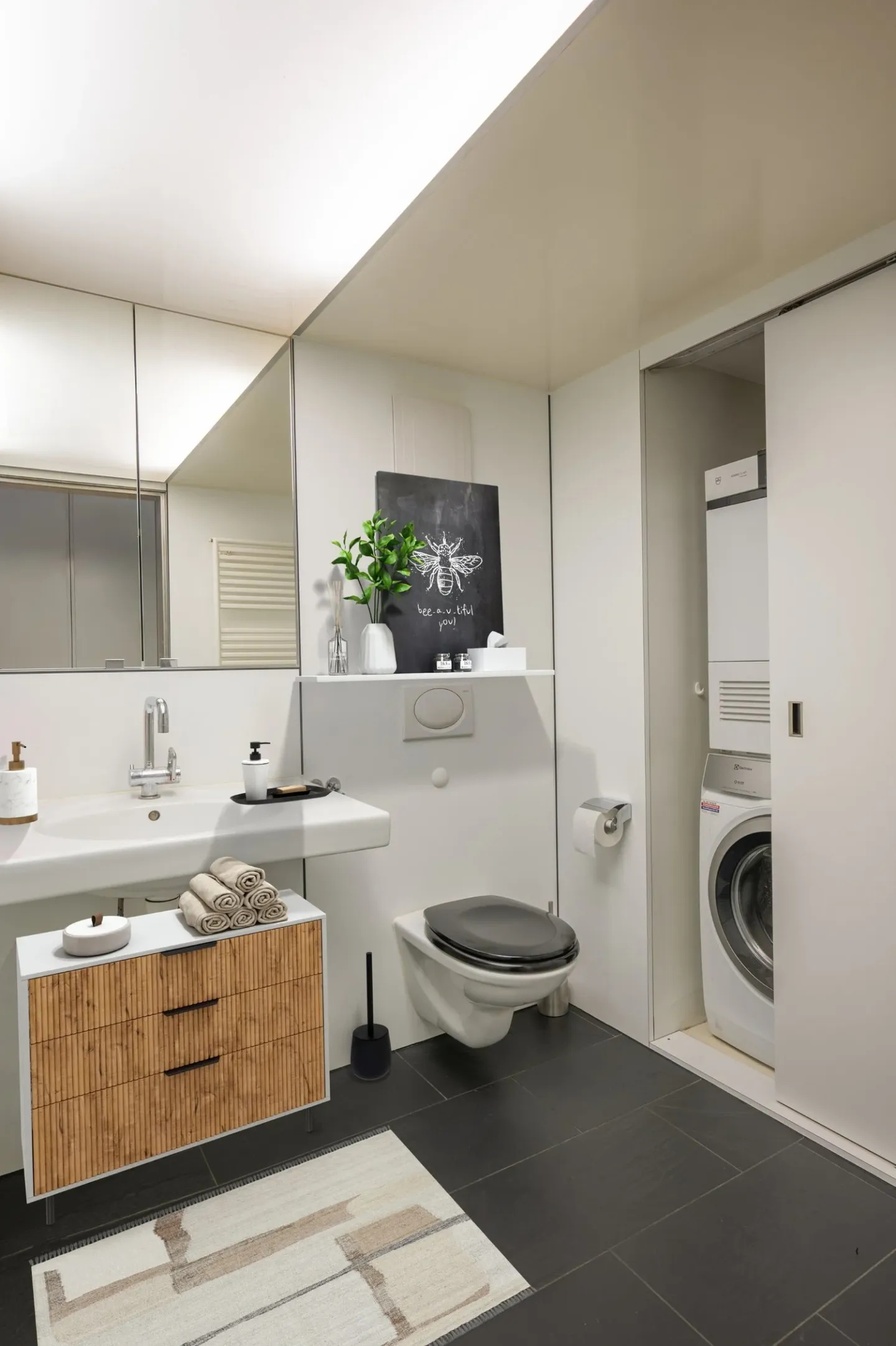 Exklusiver Loft-Traum im Walzmühle-Areal: 3.1 m Raumhöhe, Luxus-Küche & 130 m² Privatgarten - Foto 12 von 25