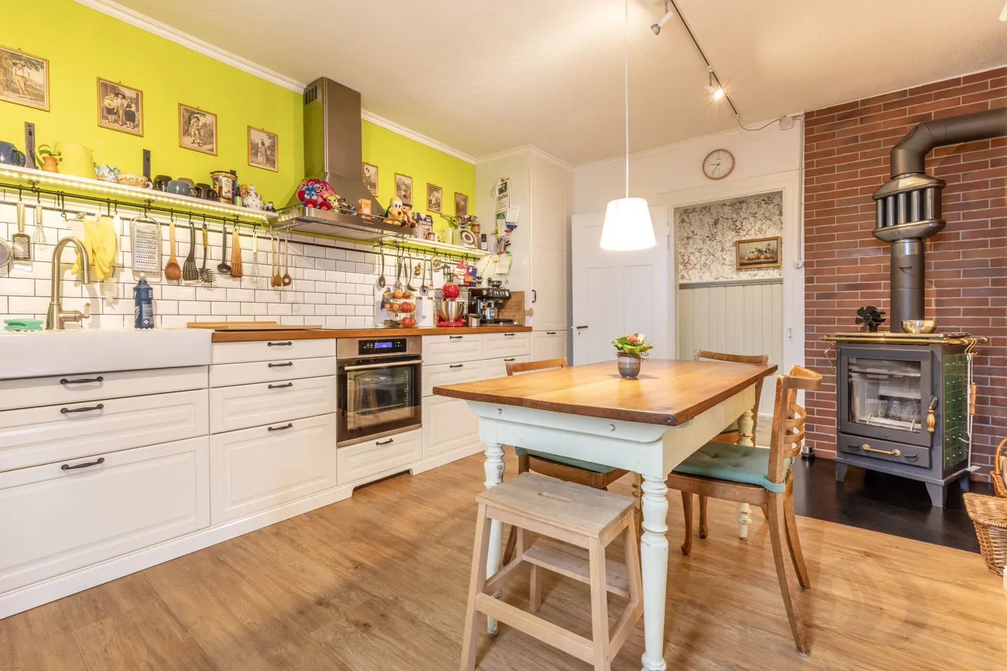 Historic Gem: 7-Room Detached House with Versatile Space - Photo 15 of 41