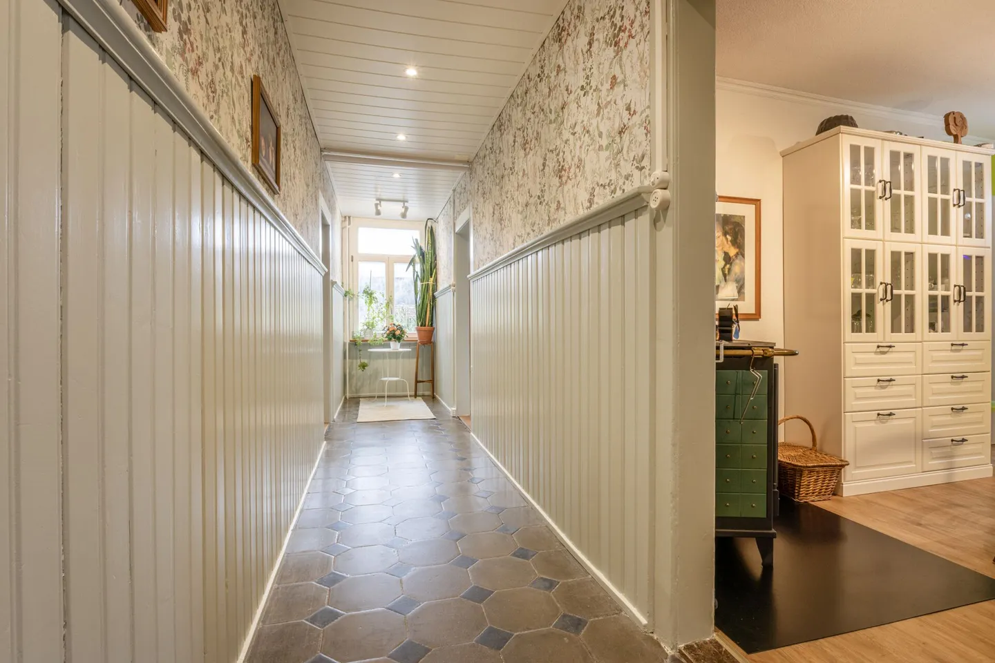 Historic Gem: 7-Room Detached House with Versatile Space - Photo 18 of 41