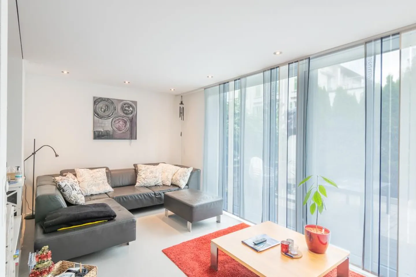 Renovated Mid-Terrace House with Charm - Photo 3 of 7