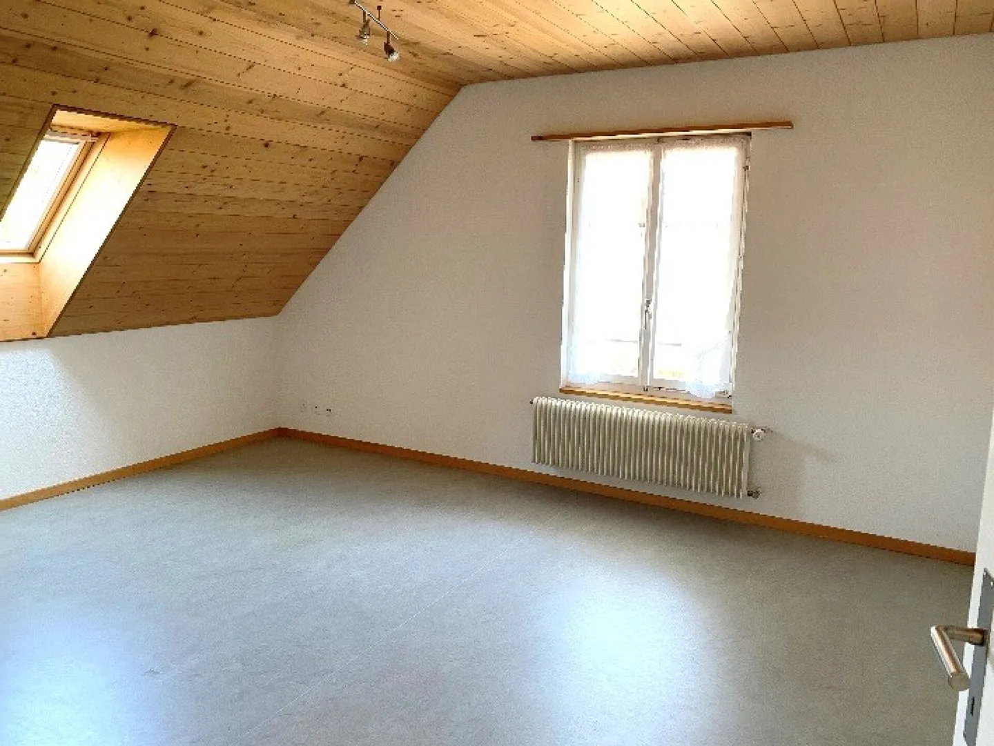 4.5-room apartment on the 1st floor - Photo 3 of 13