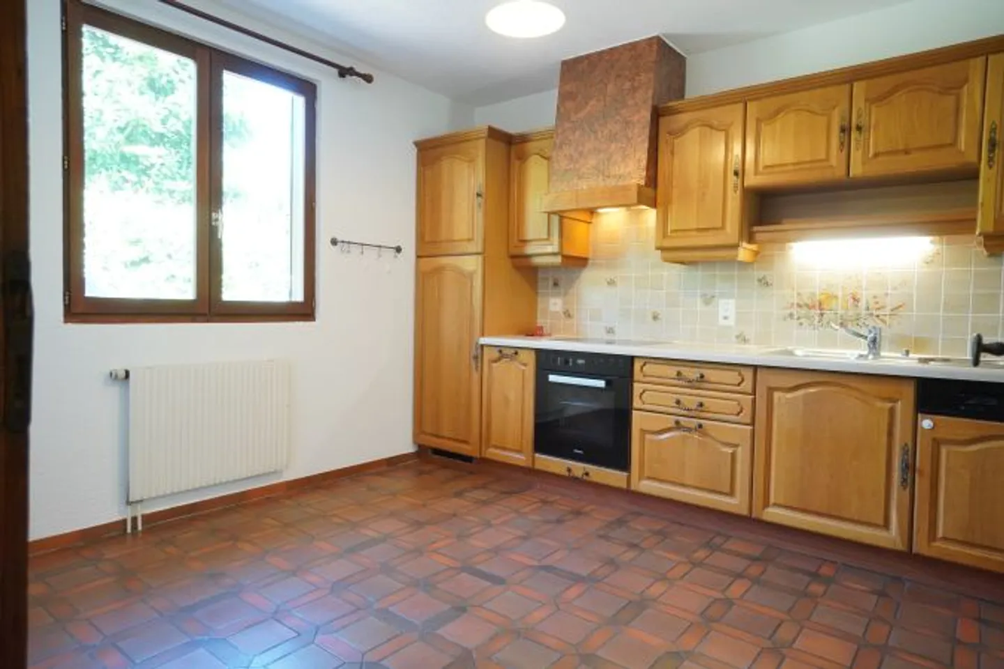 Villa spaziosa con 7 stanze - Foto 4 di 9