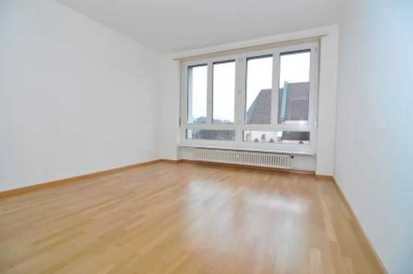 Spacious 2.5-Room Apartment in Basel - Photo 4 of 5