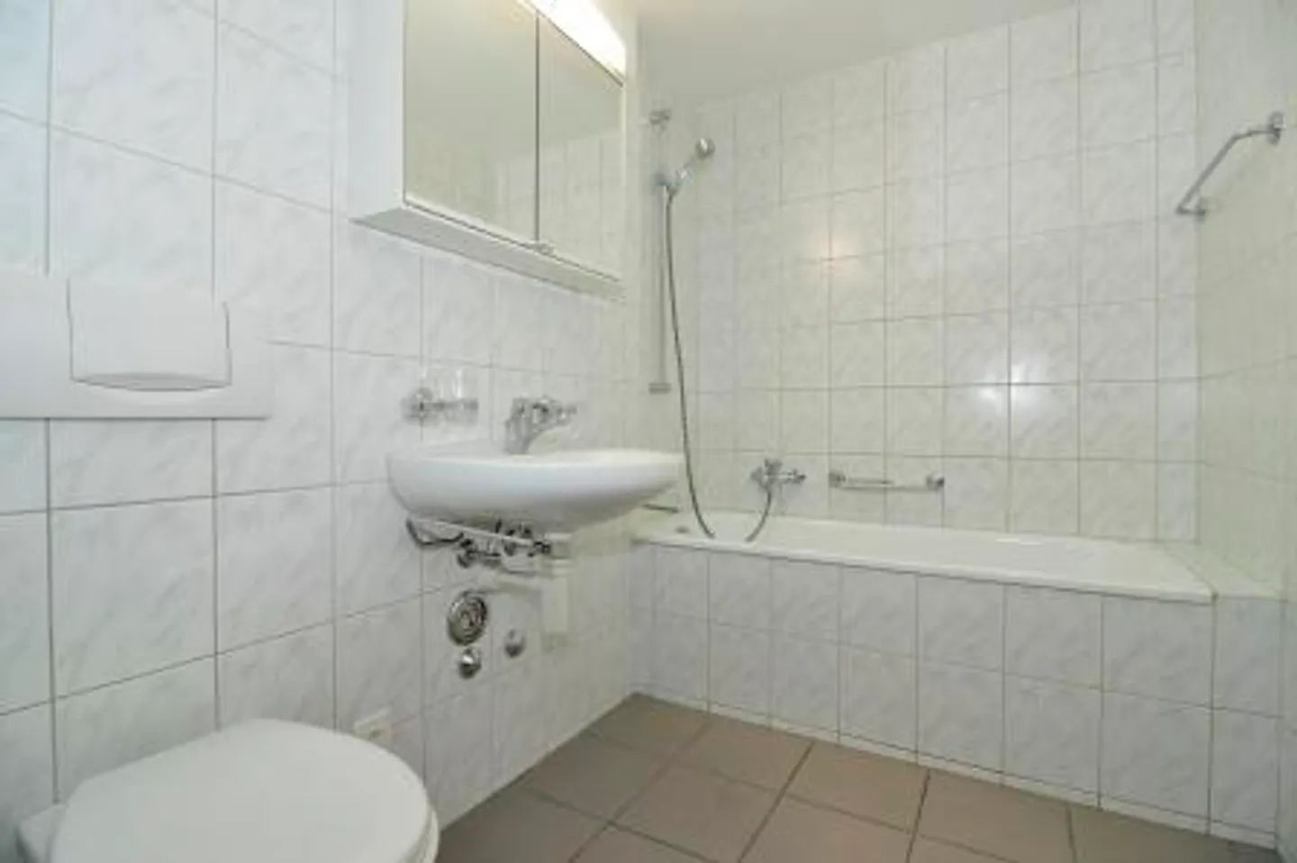 Spacious 2.5-Room Apartment in Basel - Photo 5 of 5