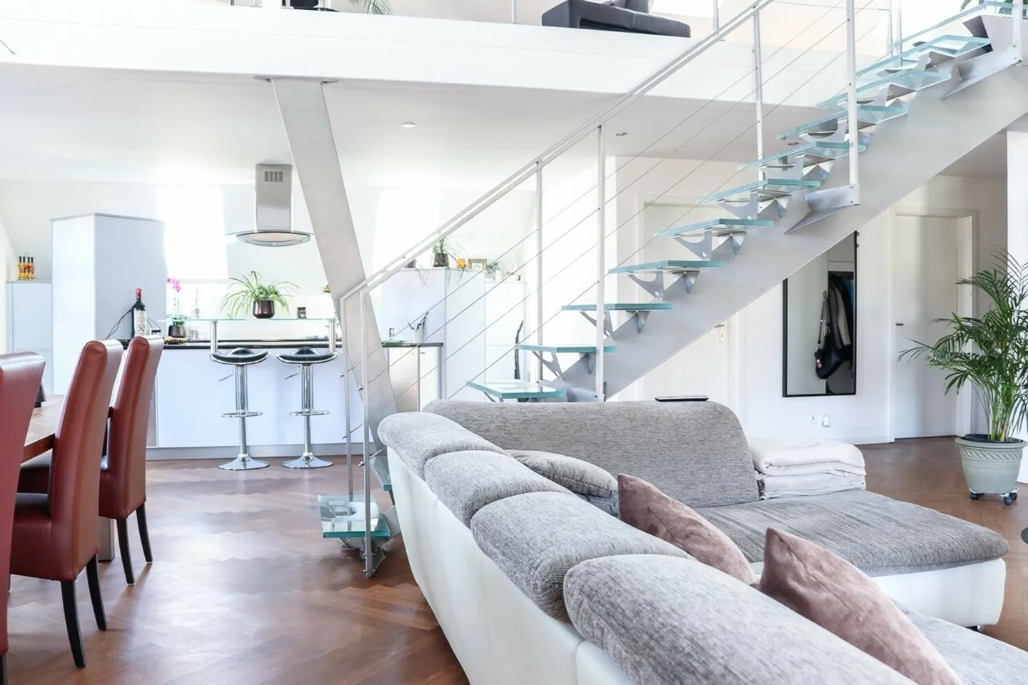 Oasi abitativa a Kirchberg: casa da sogno di 180m2 con tutti i comfort! - Foto 3 di 10