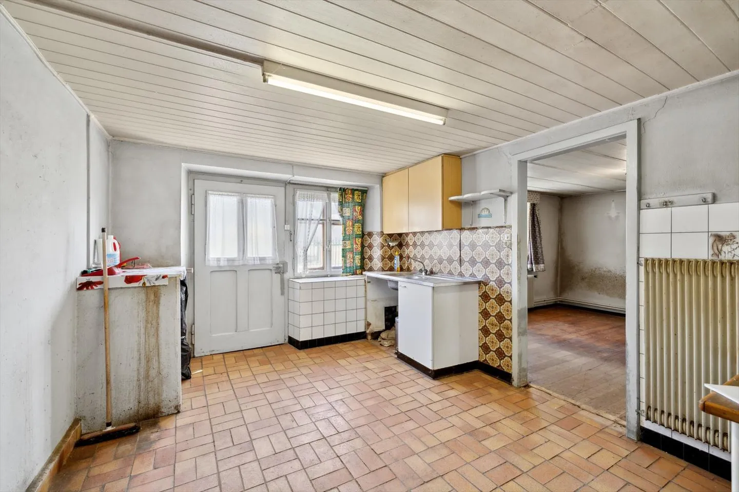 Detached house to renovate - Photo 3 of 8