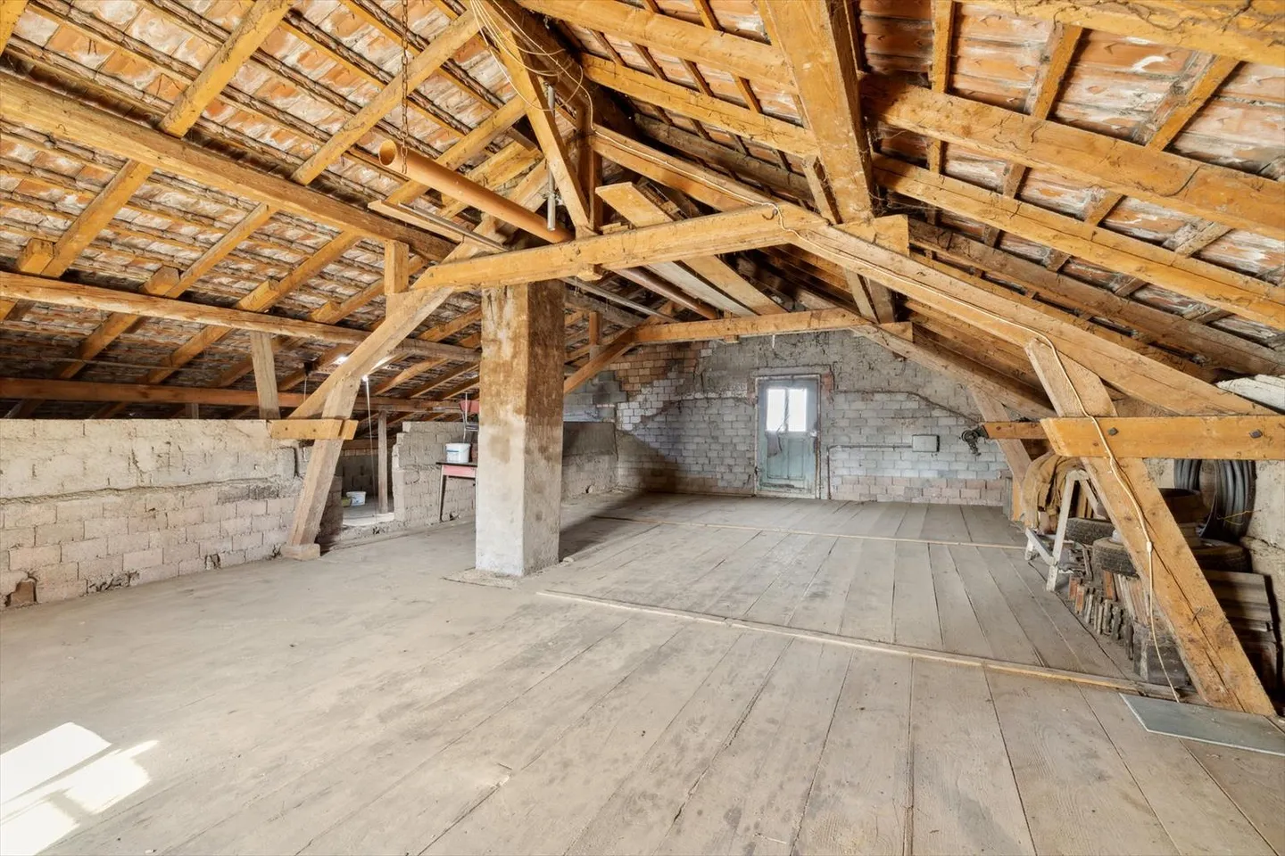 Detached house to renovate - Photo 6 of 8