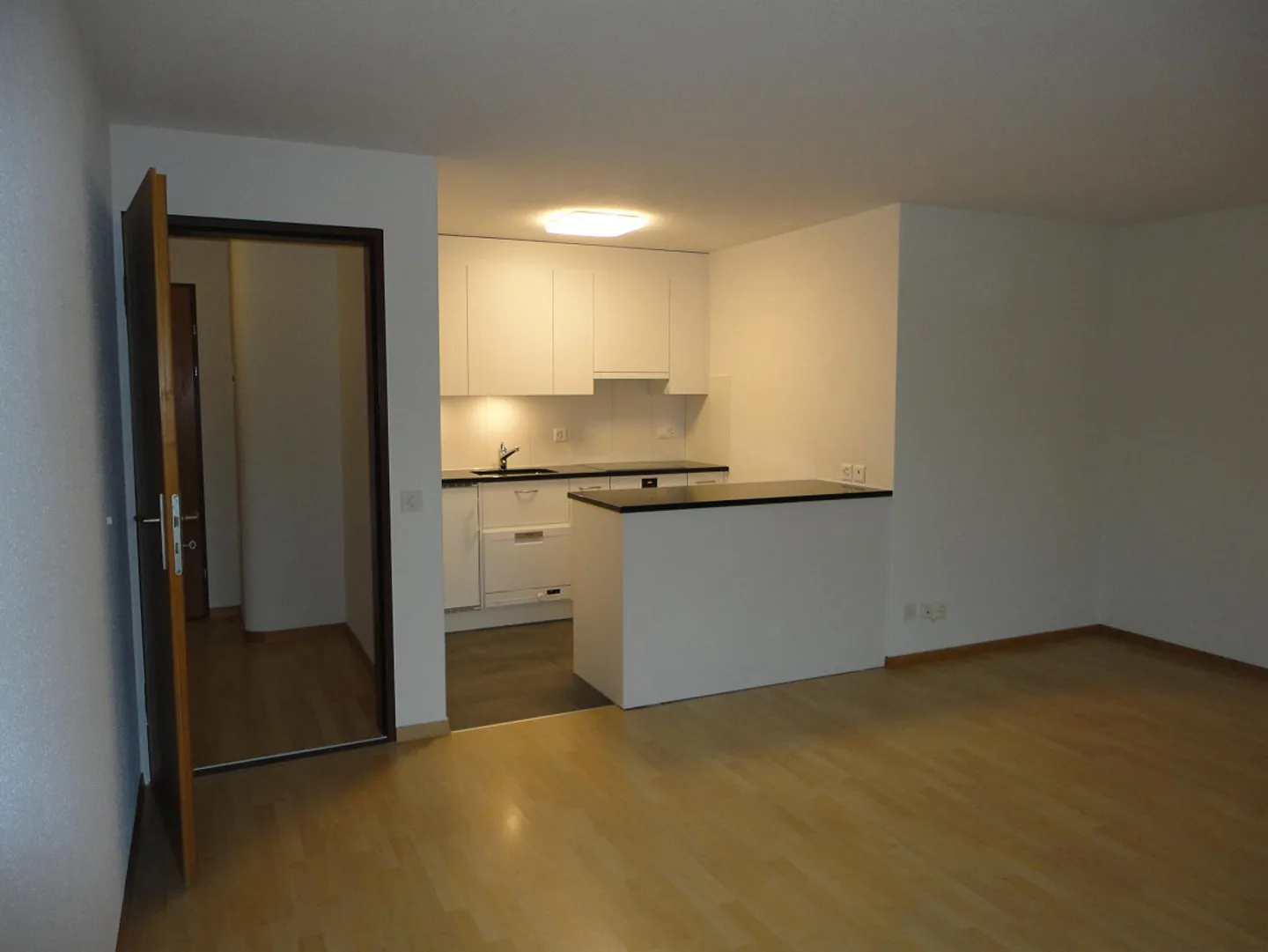 Appartement attrayant de 2 pièces dans le meilleur emplacement - Photo 4 sur 7
